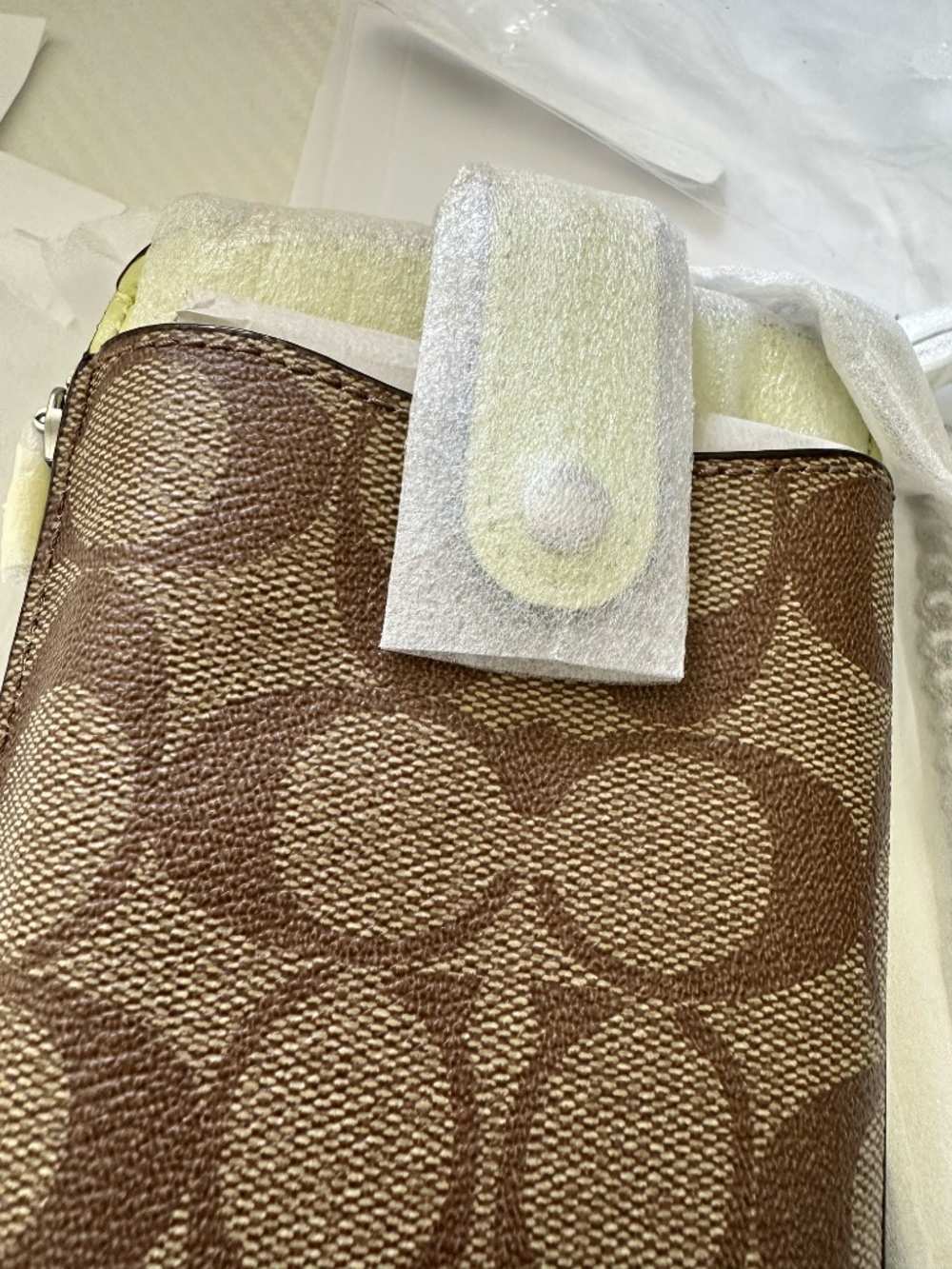 Coach  NORTH SOUTH PHONE CROSSBODY IN SIGNATURE CANVAS - Picture 3 of 4